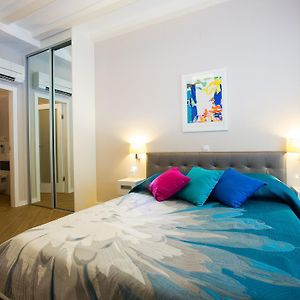 Villa Flores Room